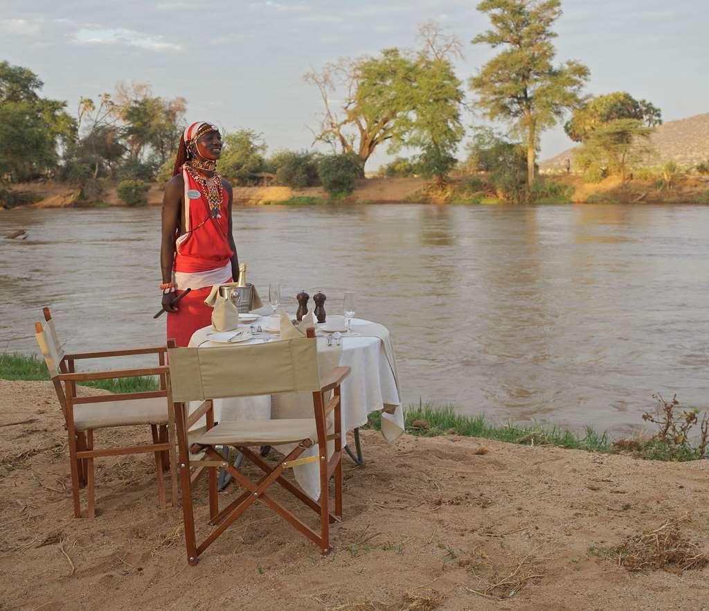 ホテル アシュニル サンブル キャンプ Samburu レストラン 写真